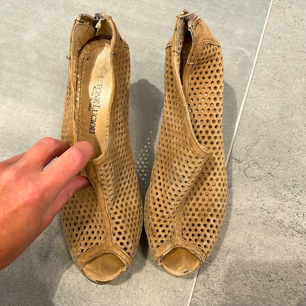 Gastone Lucioli tan suede mesh heels